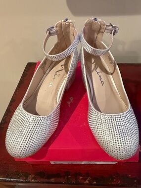 Nina Silver Crystal Ankle-Strap Block Heels EUC w Box Girls sz 2